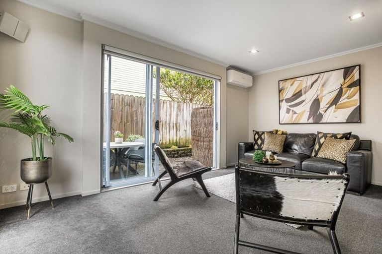 Photo of property in 90 Roberts Avenue, Belmont, Auckland, 0622