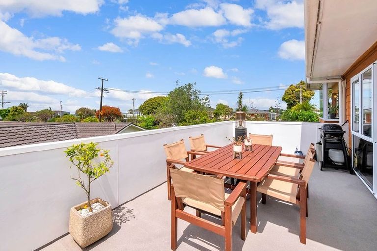 Photo of property in 23 Knights Road, Rothesay Bay, Auckland, 0630