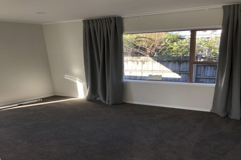Photo of property in 8 Heaton Grove, Chatswood, Auckland, 0626