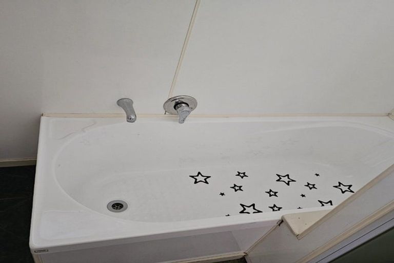 Photo of property in 20 Hindmarsh Street, Henderson, Auckland, 0612