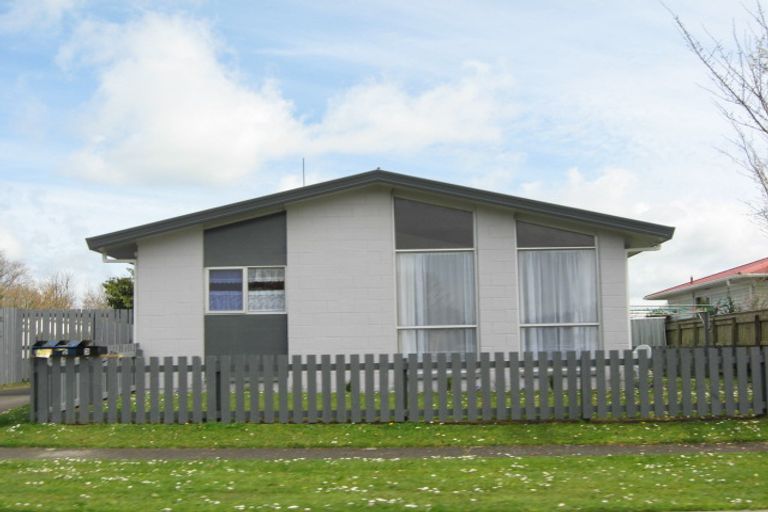 Photo of property in 24 Maire Street, Inglewood, 4330