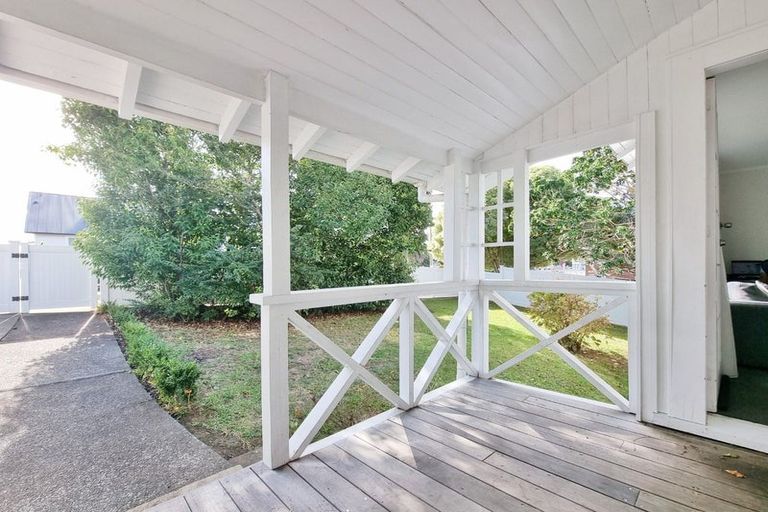 Photo of property in 1/2 East Coast Road, Milford, Auckland, 0620