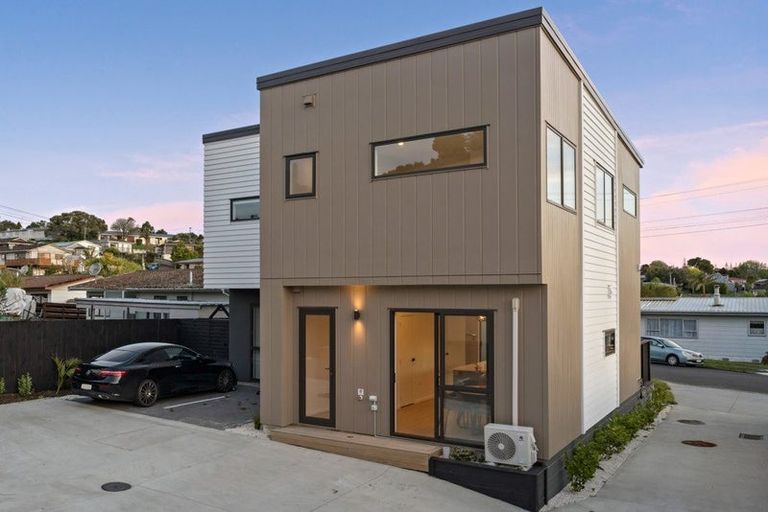 Photo of property in 21f Neal Avenue, Glenfield, Auckland, 0629