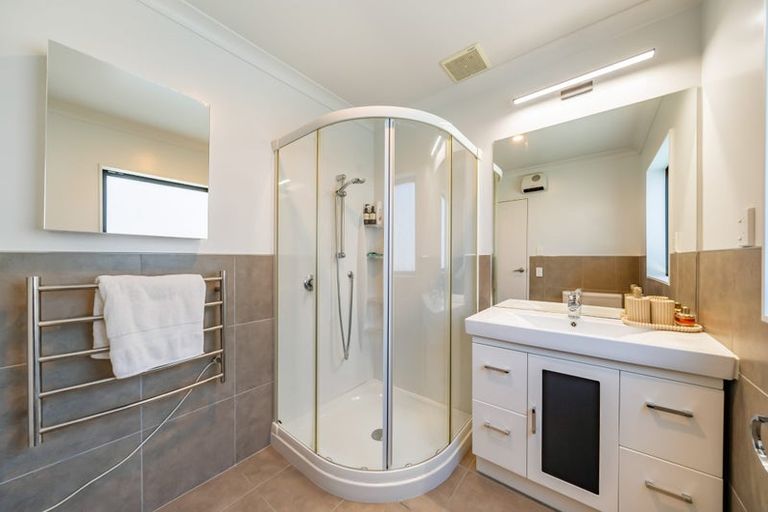 Photo of property in 14 Cosgrove Rise, Riverstone Terraces, Upper Hutt, 5018