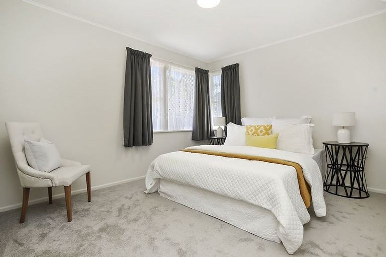 Photo of property in 1/82 Ennis Avenue, Pakuranga Heights, Auckland, 2010