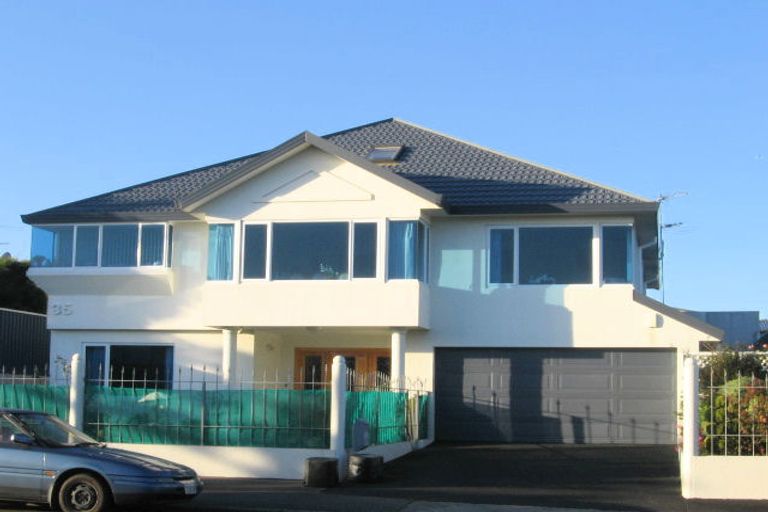 Photo of property in 35 Main Road, Titahi Bay, Porirua, 5022