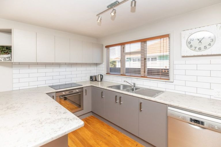 Photo of property in 19 Wilton Crescent, Bishopdale, Christchurch, 8053