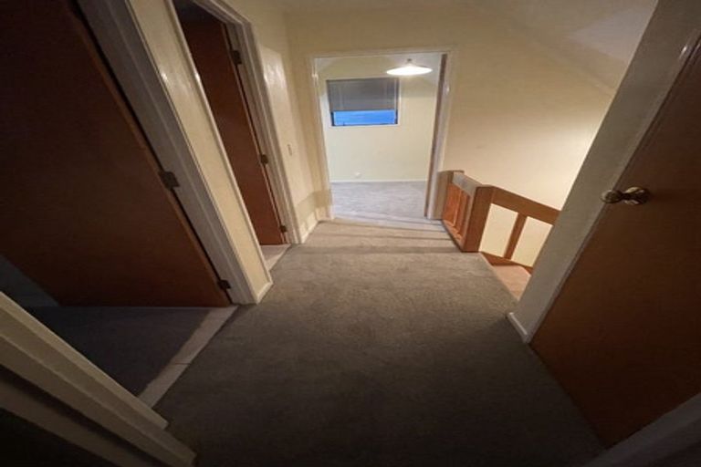 Photo of property in 1/14 Strabo Place, Windsor Park, Auckland, 0632