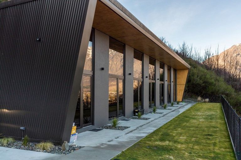 Photo of property in 10/66 Marina Drive, Frankton, Queenstown, 9300