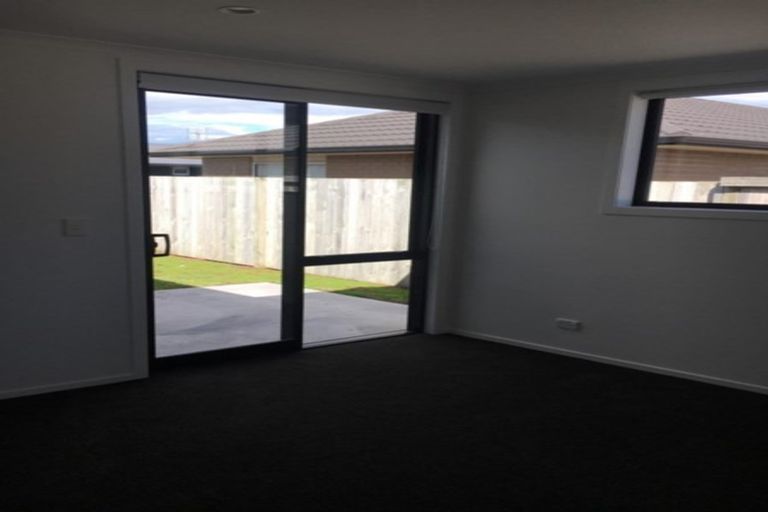 Photo of property in 37 Livingstone Drive, Papamoa Beach, Papamoa, 3118