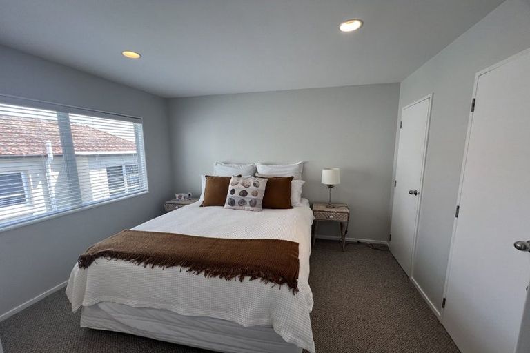 Photo of property in 17a Beach Road, Manly, Whangaparaoa, 0930