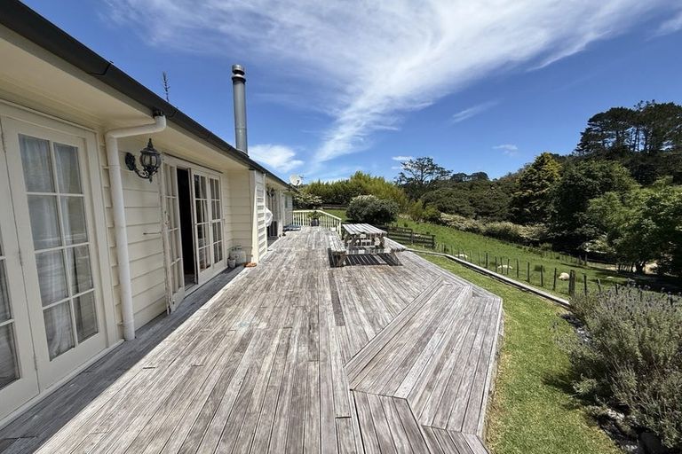 Photo of property in 57 Candia Road, Henderson Valley, Auckland, 0614