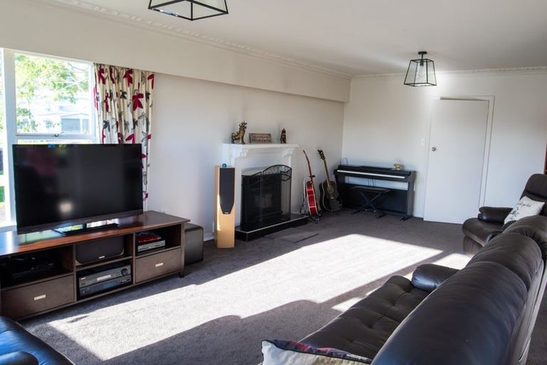 Photo of property in 37 Mason Street, New Lynn, Auckland, 0600