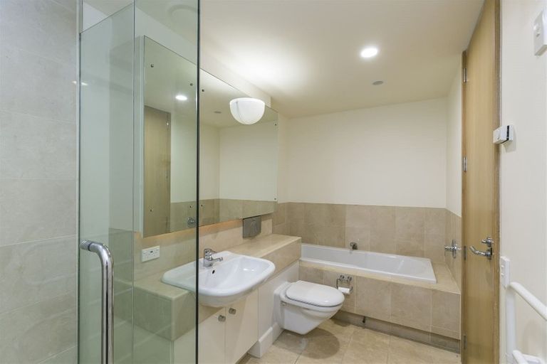 Photo of property in 6/308 Oriental Parade, Oriental Bay, Wellington, 6011