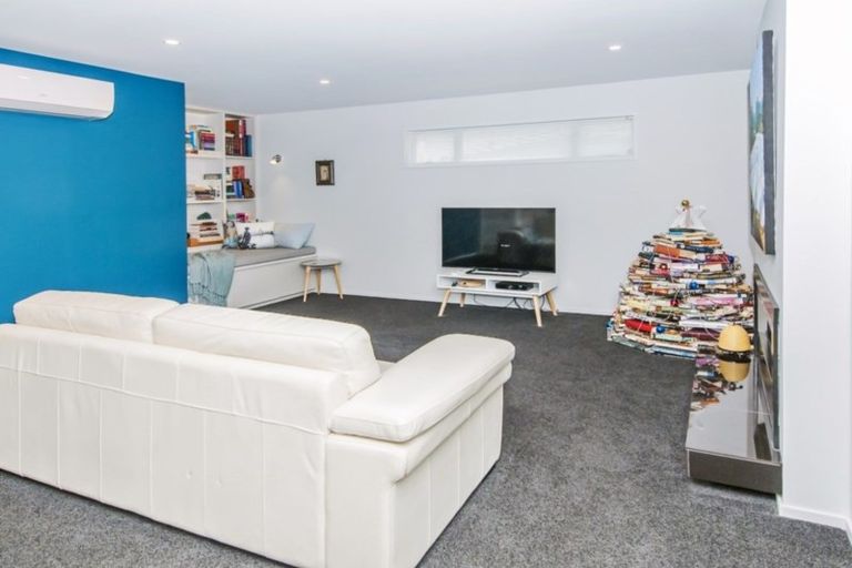 Photo of property in 11 Courtfield Close, Parklands, Christchurch, 8083