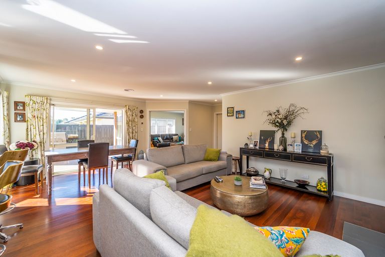 Photo of property in 1 Madison Street, Carterton, 5713