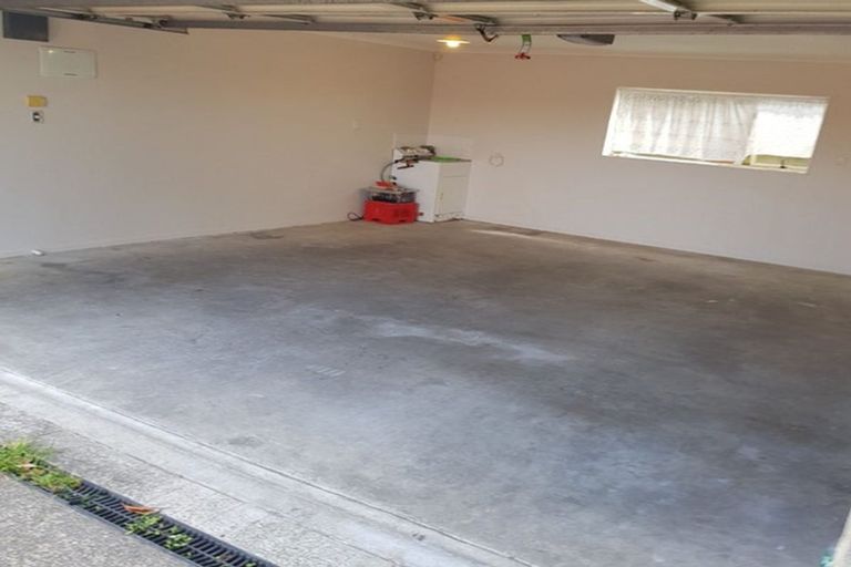 Photo of property in 9 Ryehill Close, New Lynn, Auckland, 0600