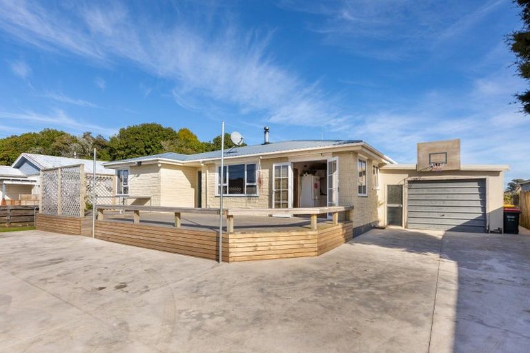 Photo of property in 16 Cumming Street, Okato, 4335