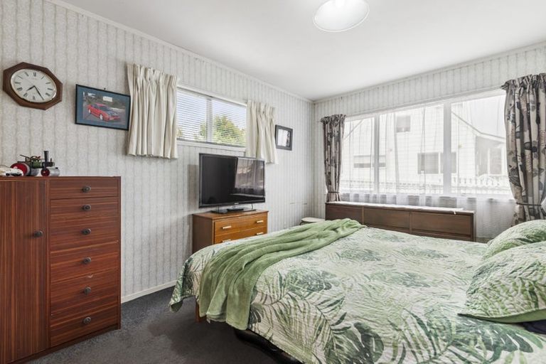Photo of property in 25 Kitewao Street, Northcote, Auckland, 0627