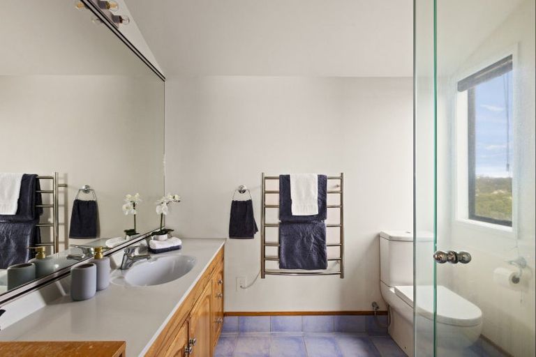 Photo of property in 26 The Crescent, Tindalls Beach, Whangaparaoa, 0930