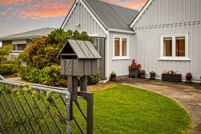 Photo of property in 74 Ferry Parade, Herald Island, Auckland, 0618