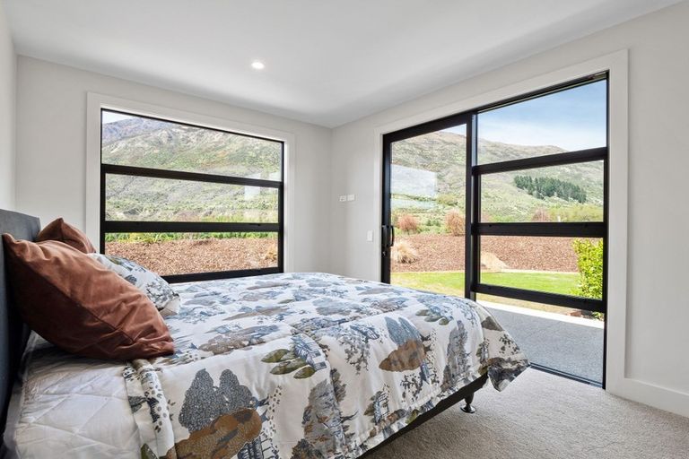 Photo of property in 35 Alps View Place, Lake Hayes, Queenstown, 9304
