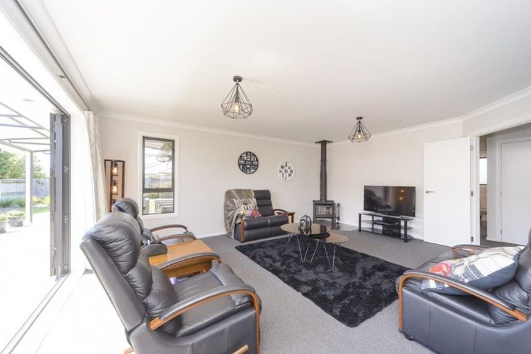 Photo of property in 25 Trump Place, Kelvin Grove, Palmerston North, 4414