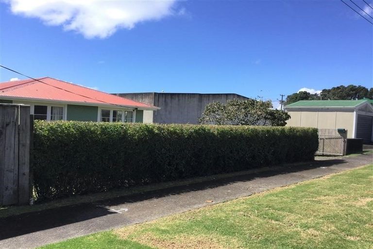 Photo of property in 4 Harbour Street, Moturoa, New Plymouth, 4310