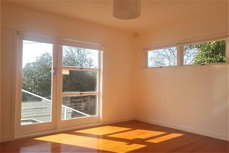 Photo of property in 292 Hurstmere Road, Takapuna, Auckland, 0622