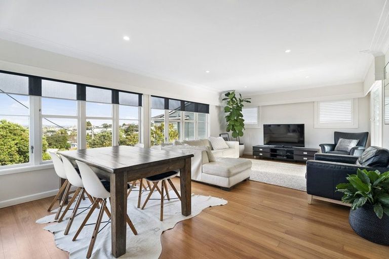 Photo of property in 55 Seaview Road, Castor Bay, Auckland, 0620