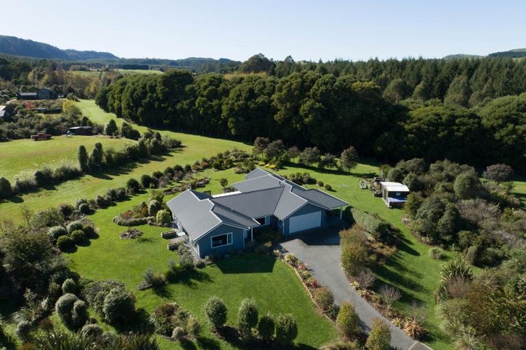 Photo of property in 26 Lacebark Drive, Kinloch, Taupo, 3377