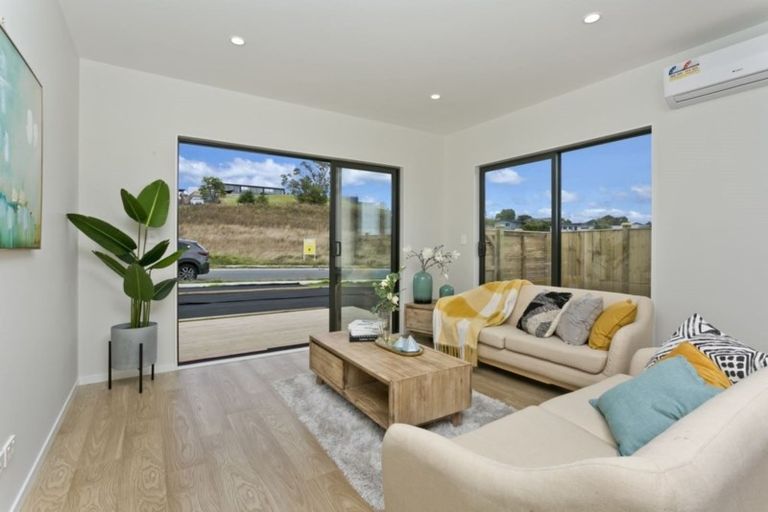 Photo of property in 18 Surf View Crescent, Red Beach, 0932