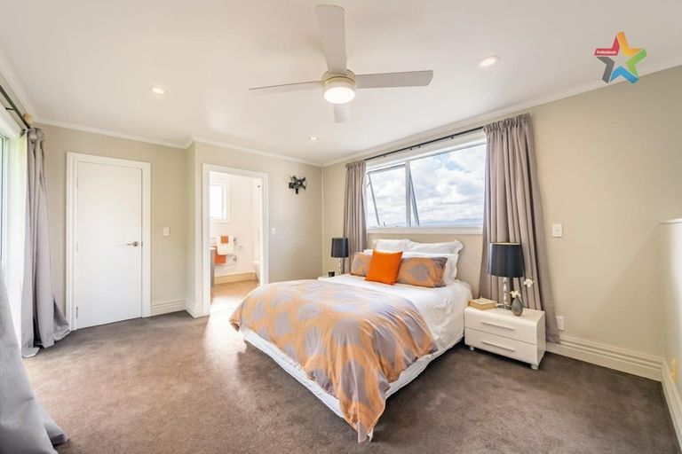 Photo of property in 2/150 Tirohanga Road, Tirohanga, Lower Hutt, 5010