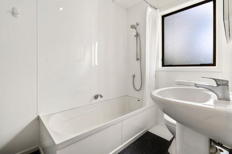 Photo of property in 11b Clinton Way, Kingston, Wellington, 6021