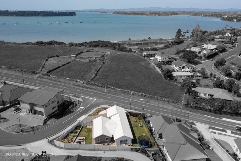 Photo of property in 1 Brendan Close, Omokoroa, 3114