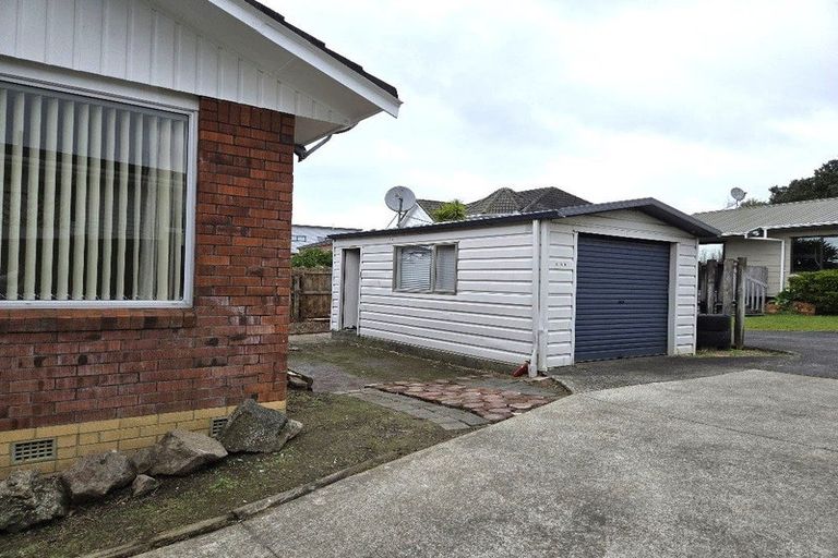 Photo of property in 2/56 Cockayne Crescent, Sunnynook, Auckland, 0620