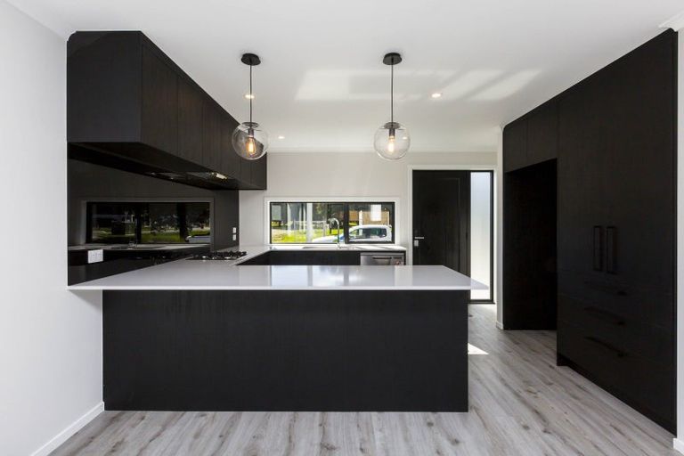 Photo of property in 11 Mawai Hakona Drive, Wallaceville, Upper Hutt, 5018