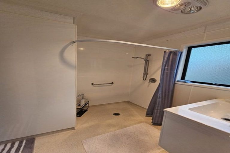 Photo of property in 68 Waiwaka Terrace, Strandon, New Plymouth, 4312