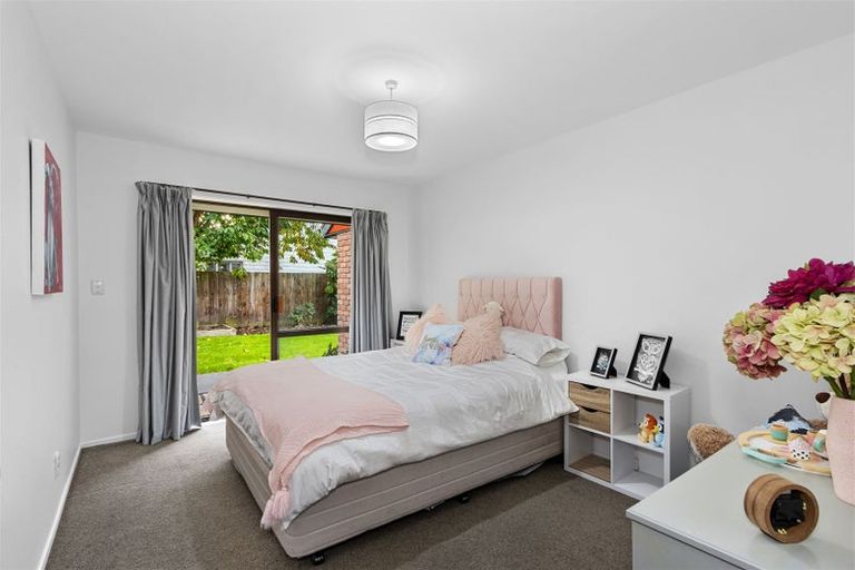 Photo of property in 242 Memorial Avenue, Burnside, Christchurch, 8053