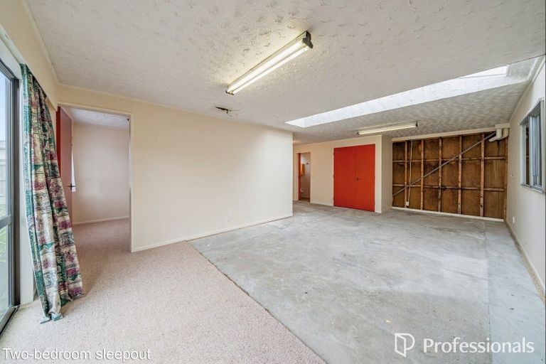 Photo of property in 33 Donnelley Drive, Wainuiomata, Lower Hutt, 5014
