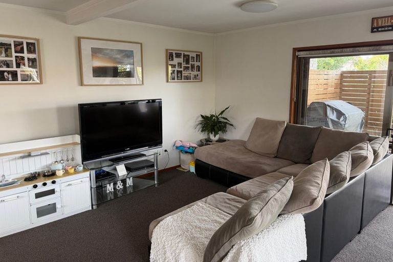 Photo of property in 1/30 Hyde Road, Rothesay Bay, Auckland, 0630