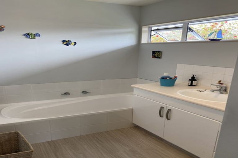 Photo of property in 1/37 Selwyn Crescent, Forrest Hill, Auckland, 0620