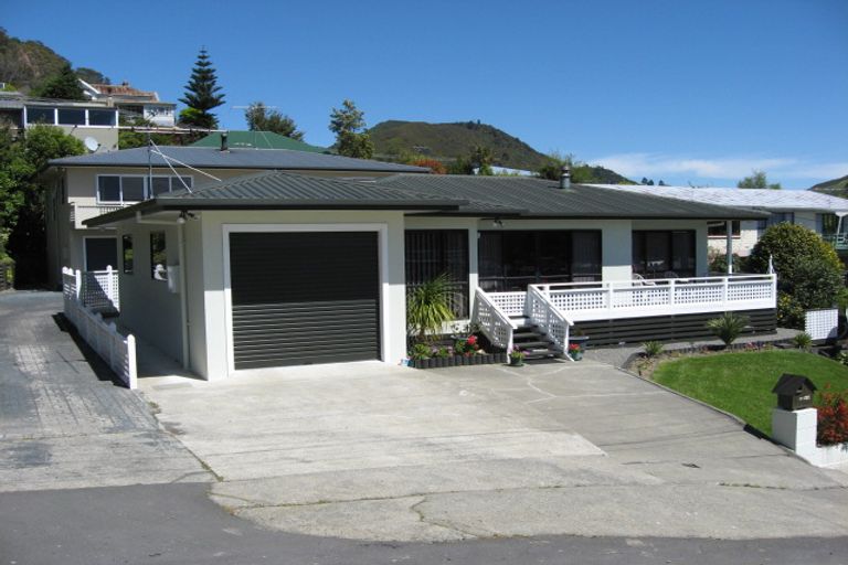 Photo of property in 16 Broadway, Picton, 7220