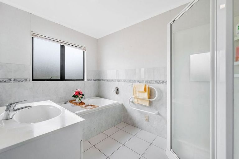 Photo of property in 17 Annalong Road, Dannemora, Auckland, 2016