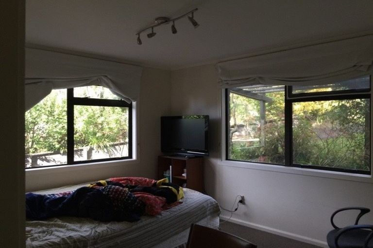 Photo of property in 6 Longwood Place, Forrest Hill, Auckland, 0620