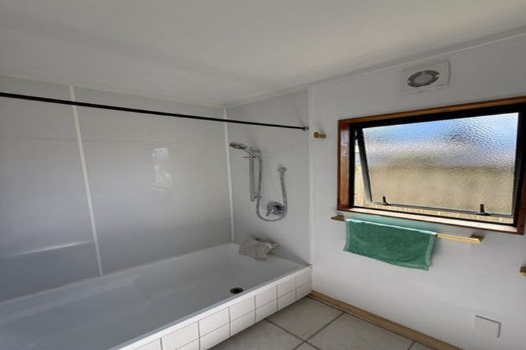 Photo of property in 17 Kopipi Crescent, Ngunguru, Whangarei, 0173