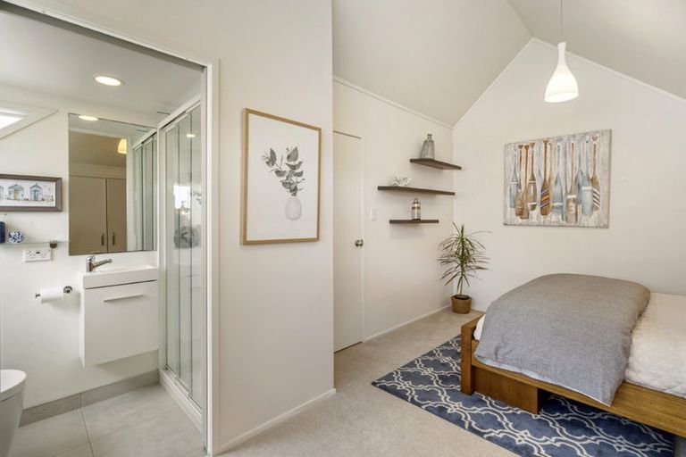 Photo of property in 13b Rodney Road, Northcote Point, Auckland, 0627