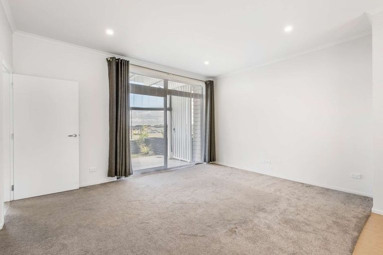 Photo of property in 2 Fermi Lane, Papakura, 2110