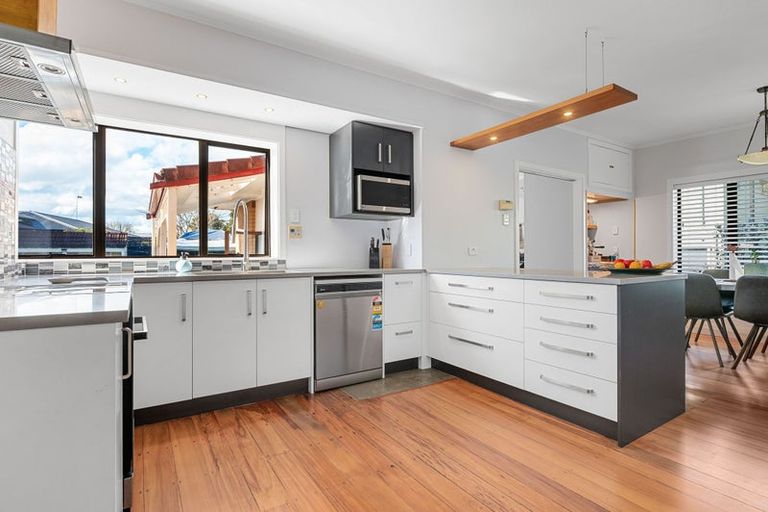 Photo of property in 28 Braid Road, St Andrews, Hamilton, 3200
