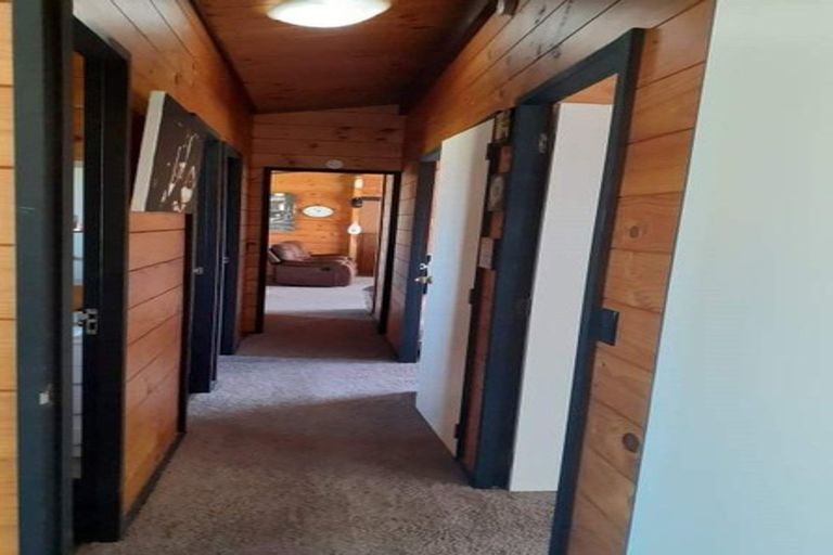 Photo of property in 8 Pararewa Drive, Whalers Gate, New Plymouth, 4310